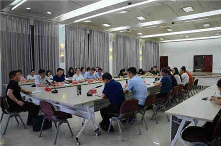 市工信局（国资委）党委委员副局长郭晋潞 到产权交易市场讲党课