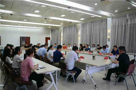 市工信局（国资委）党委委员副局长郭晋潞 到产权交易市场讲党课